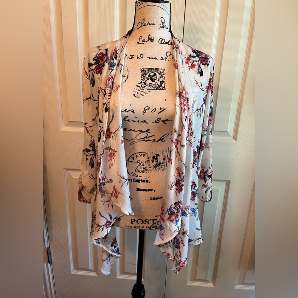 Kaii Los Angeles NWT Ivory Floral Kimono Jacket Size M